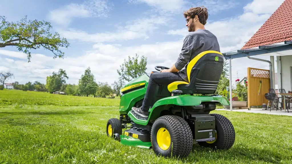 John Deere X370 Ride-on Lawnmower