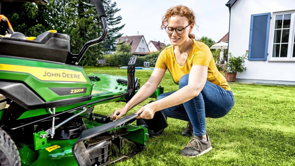 John Deere Z320R ZTrack Zero Turn Mower