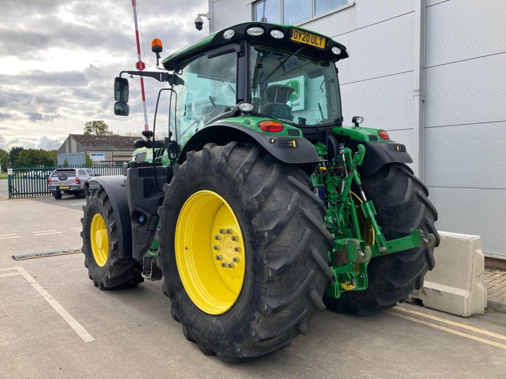 John Deere 6215R