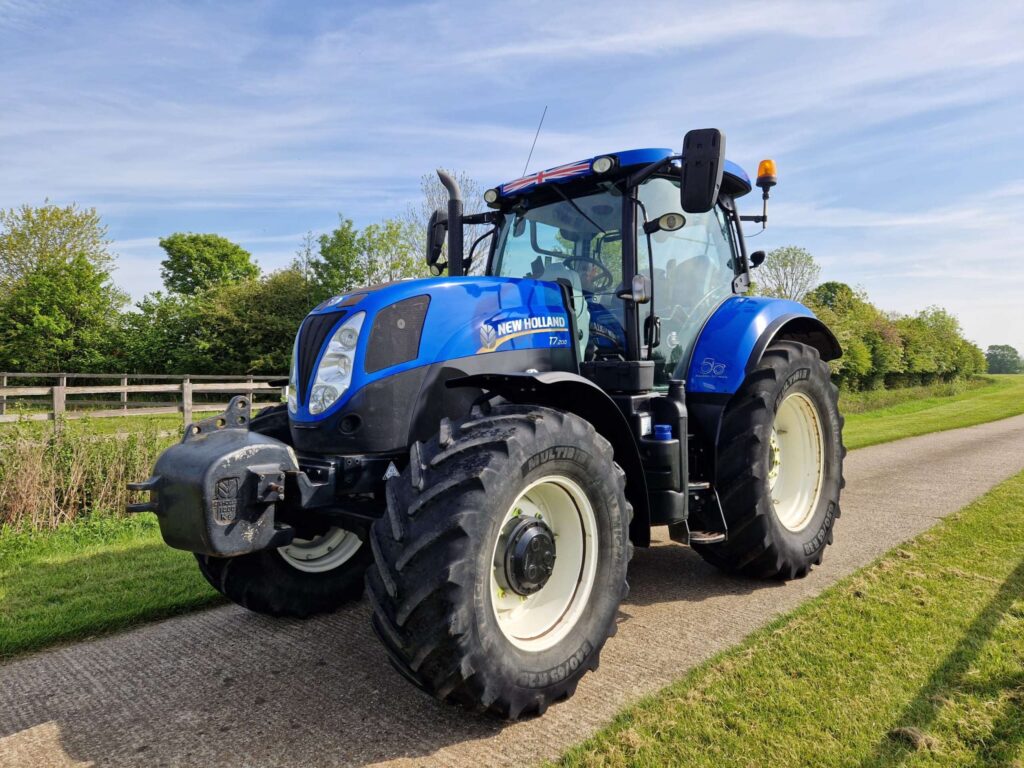 2014 New Holland T7 200 4WD Tractor
