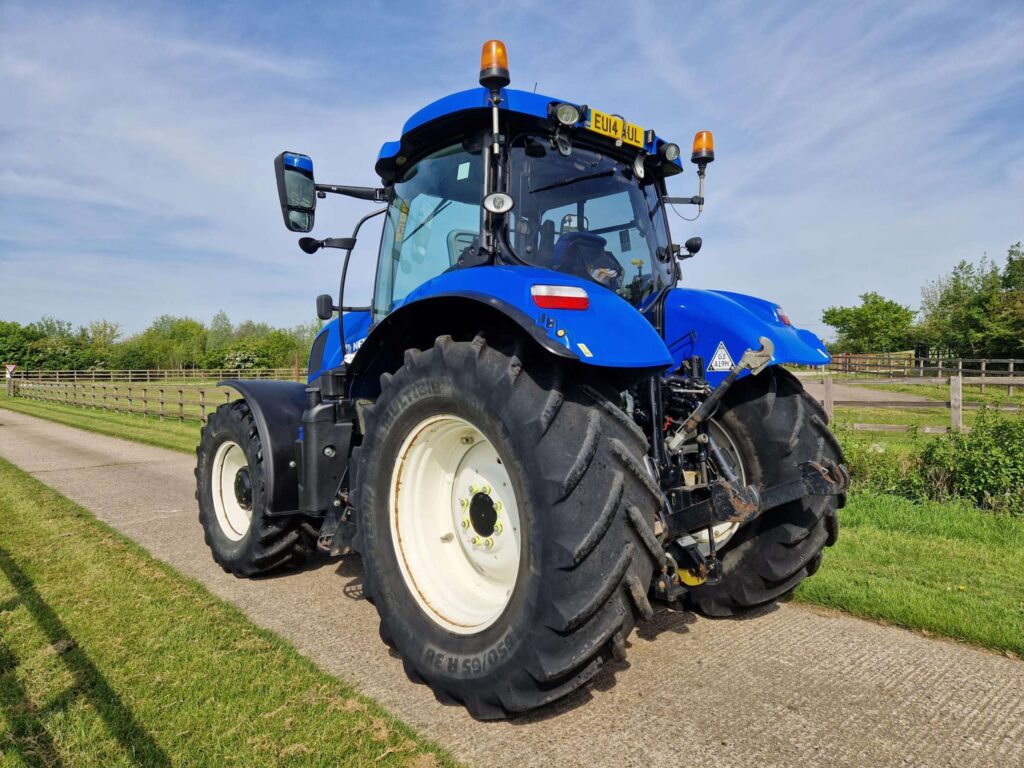 2014 New Holland T7 200 4WD Tractor