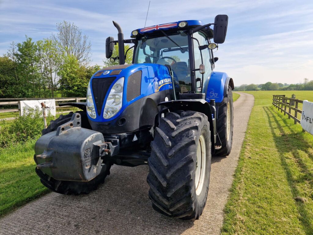 2014 New Holland T7 200 4WD Tractor