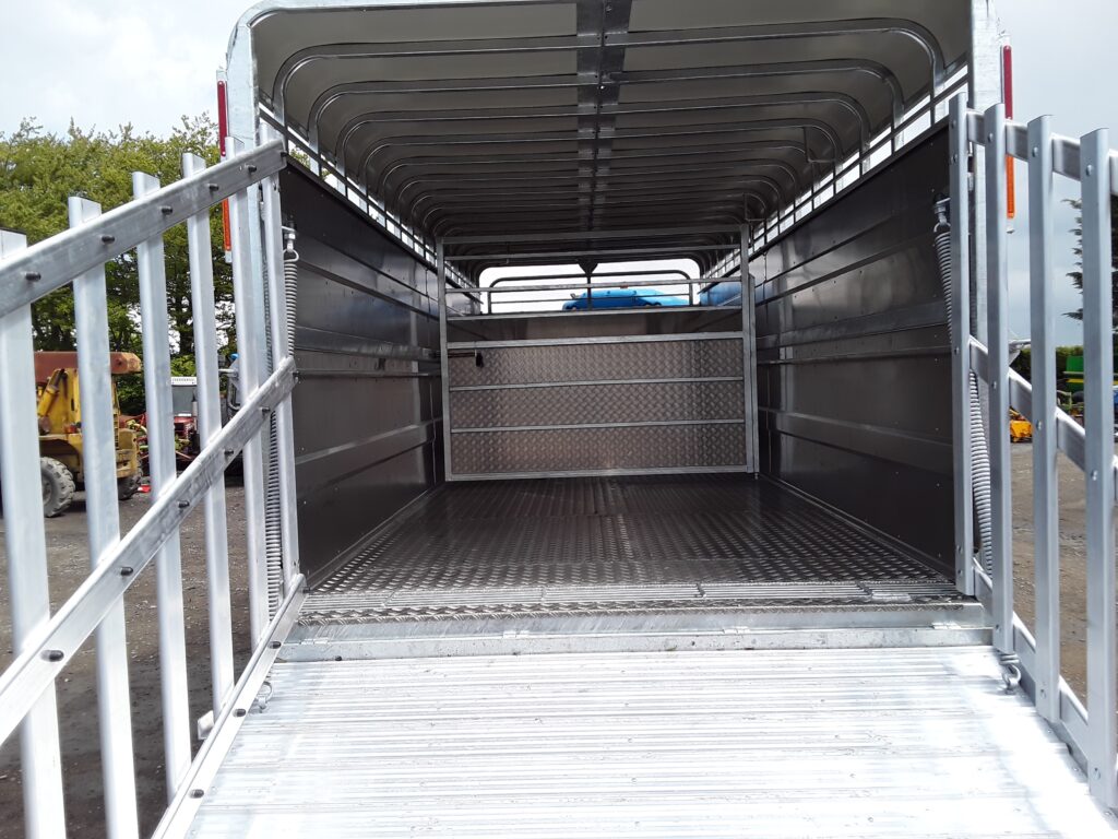 NEW HUDSON 22FT CATTLE TRAILER