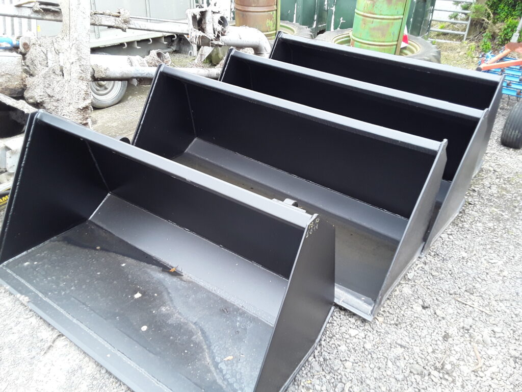 EVANS AND REID BUCKETS VARIOUS SIZES C/W EURO OR CHILTON BRACKETS