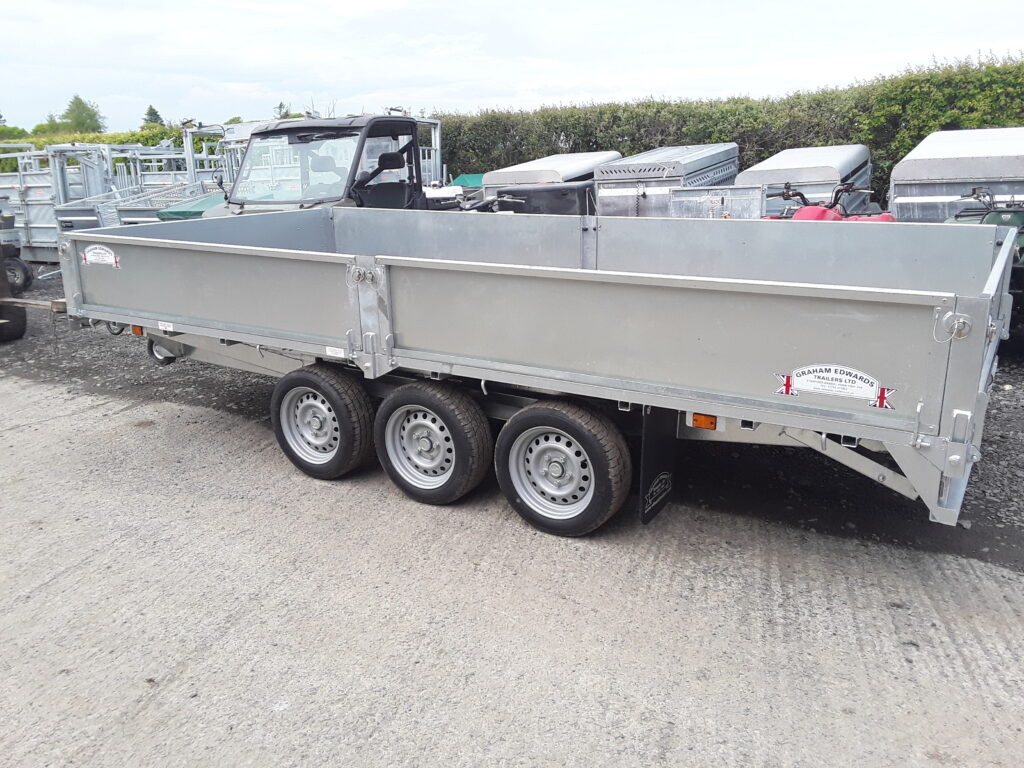 NEW GRAHAM EDWARDS 14FT TRI AXLE FLAT BED TRAILER C/W SIDES
