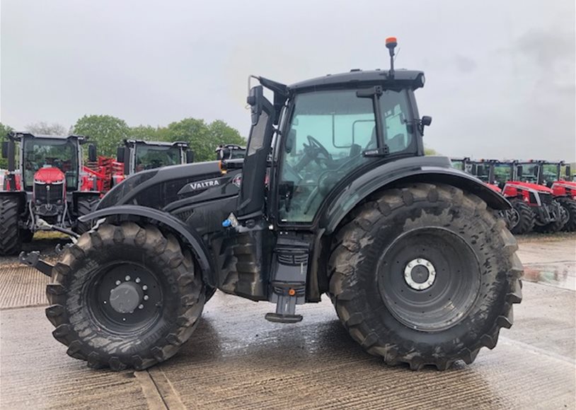 Valtra T235D Tractor