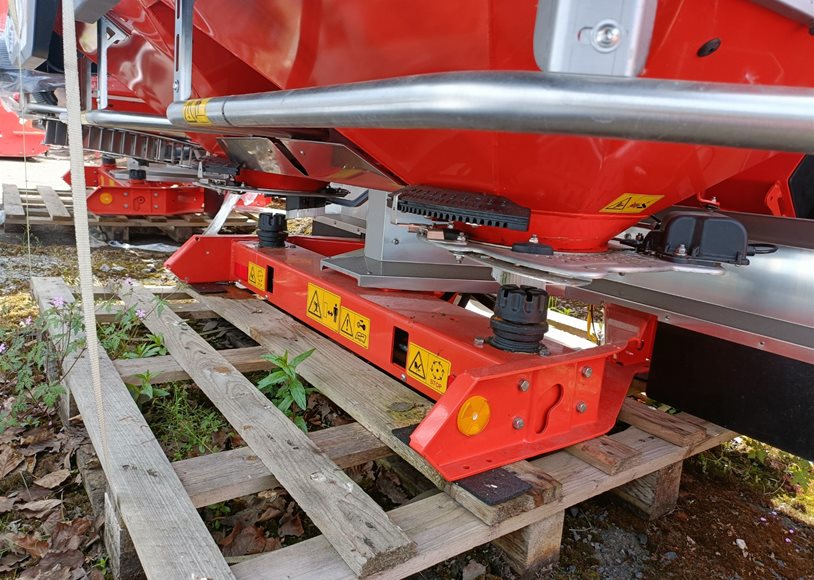 Kuhn AXIS 40.2M Spreader