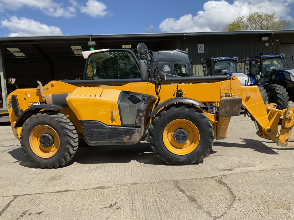 JCB 540-140 HI VIZ