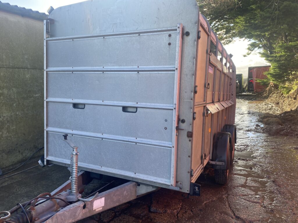 IFOR WILLIAMS 12FT CATTLE BOX