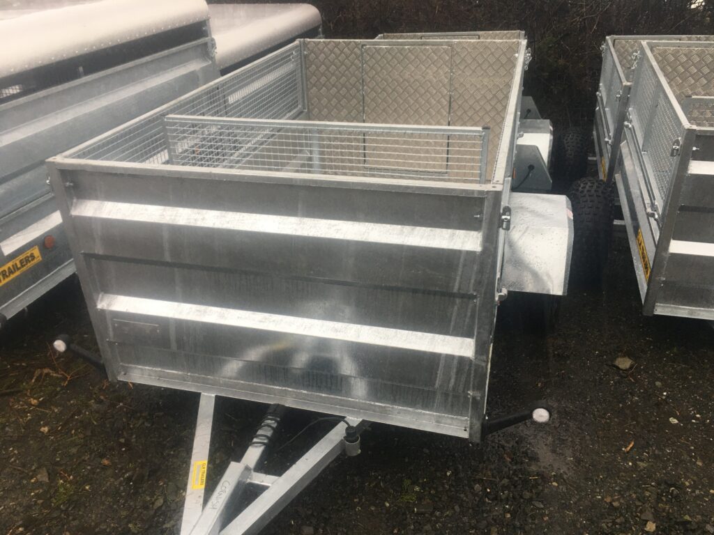 NEW CLH 7FT X 4FT 6″ ROAD LEGAL TRAILER C/W DIVIDING GATE