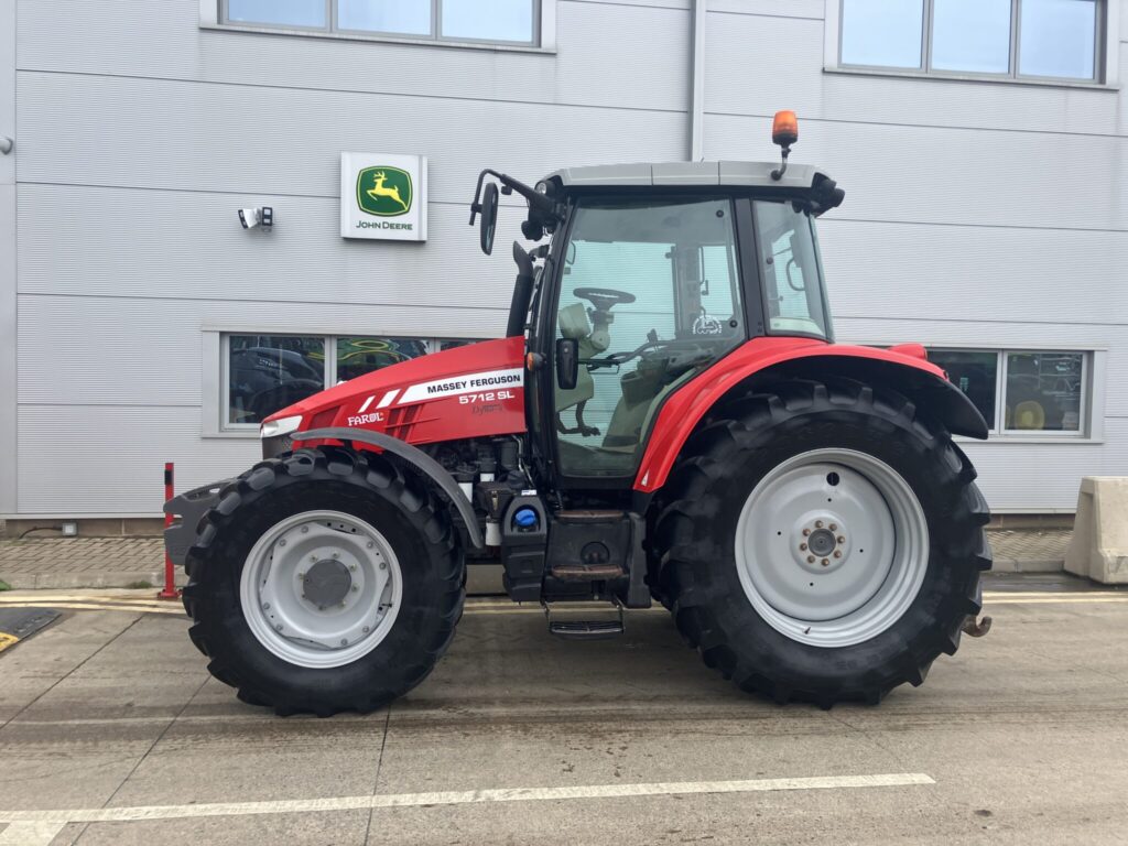 Massey Ferguson 5712SL