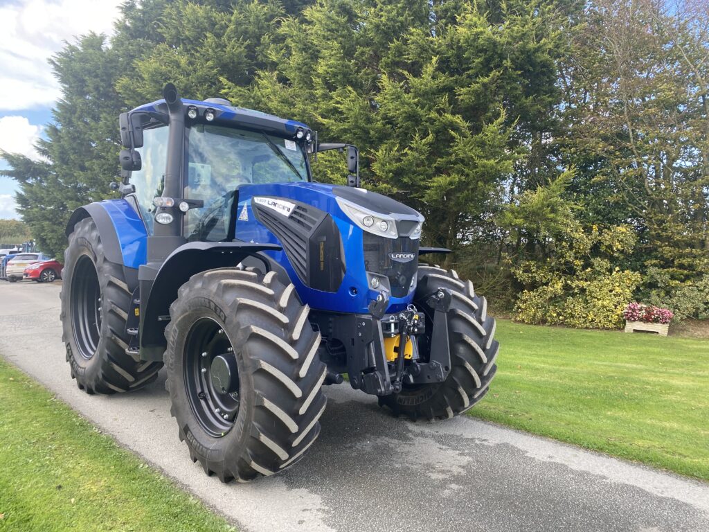 NEW LANDINI 7-200 DYNAMIC TRACTOR IN ICON BLUE