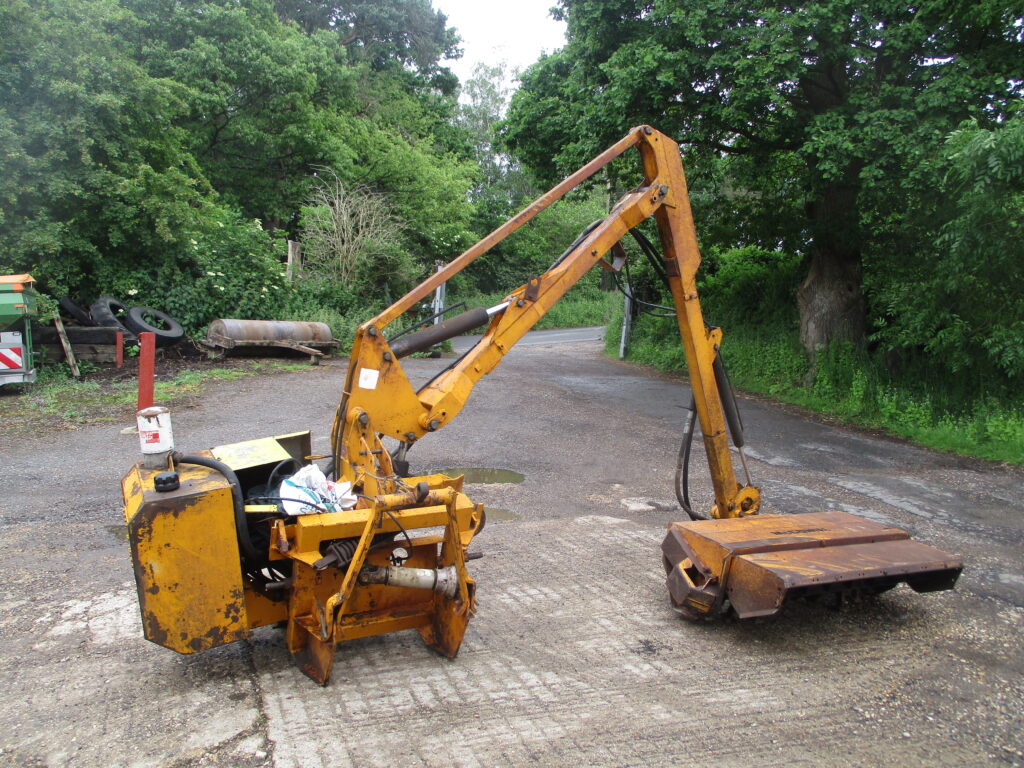 HEDGE CUTTER