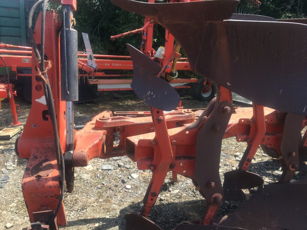 KUHN MASTER 120 5 FURROW PLOUGH