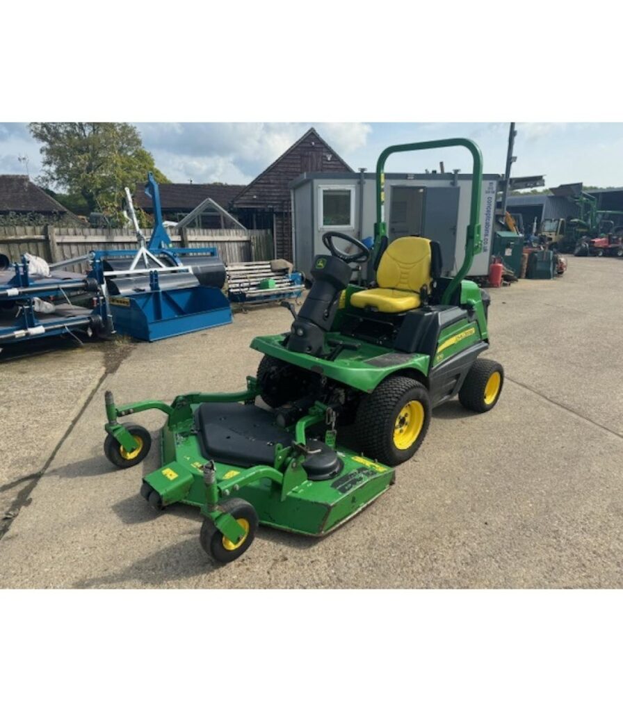 John Deere 1570 Terrain Cut