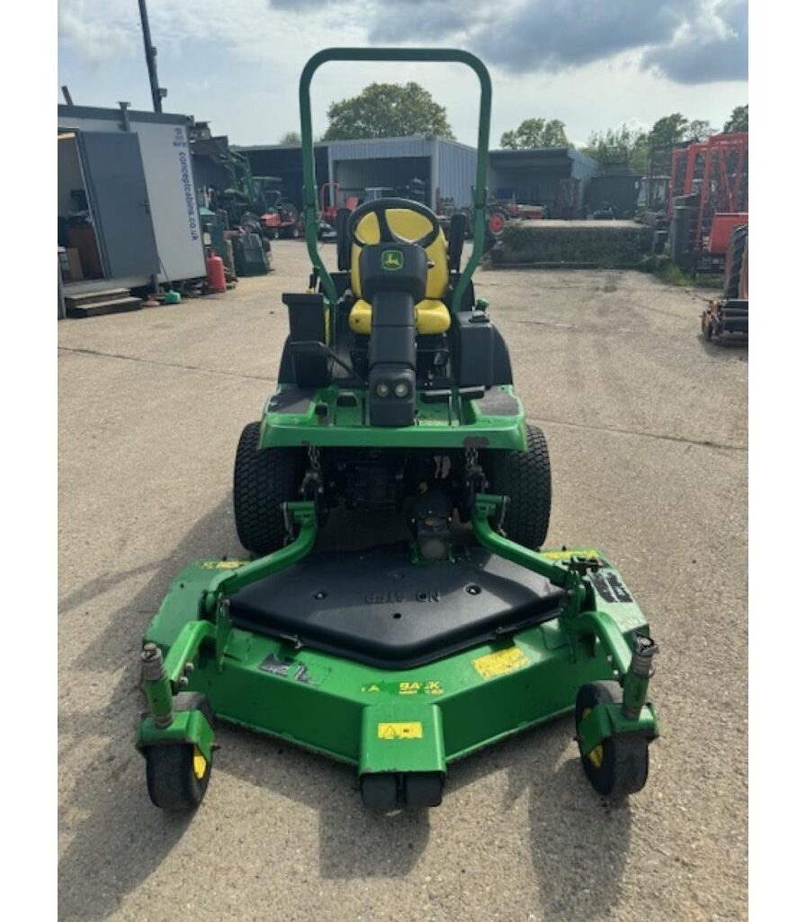 John Deere 1570 Terrain Cut