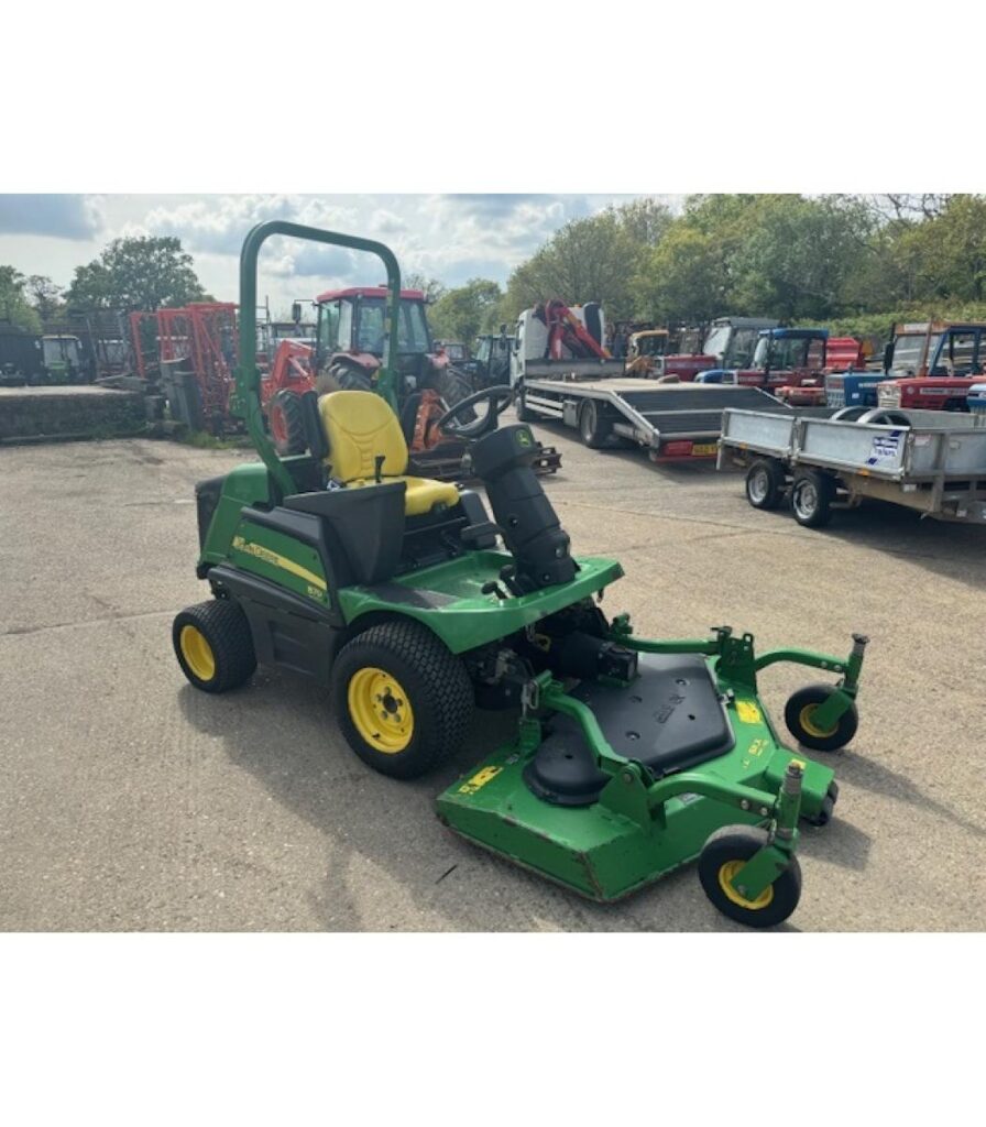 John Deere 1570 Terrain Cut