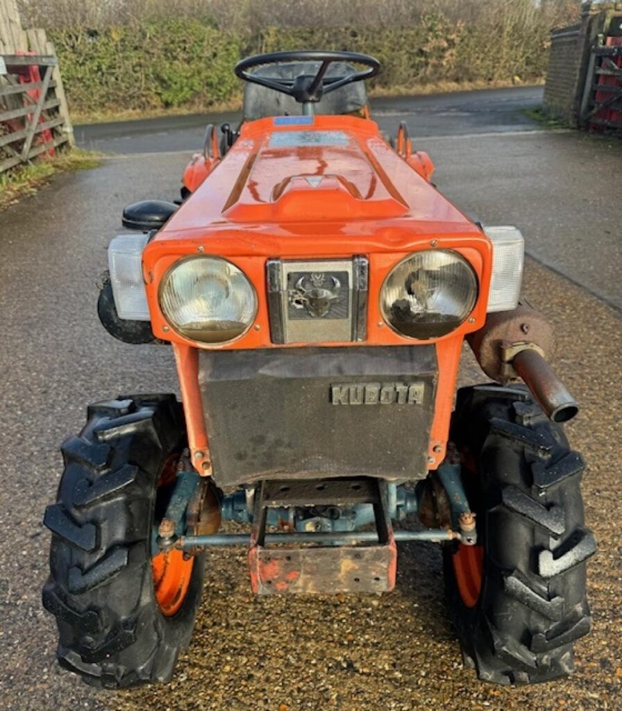 Kubota B7100 Compact