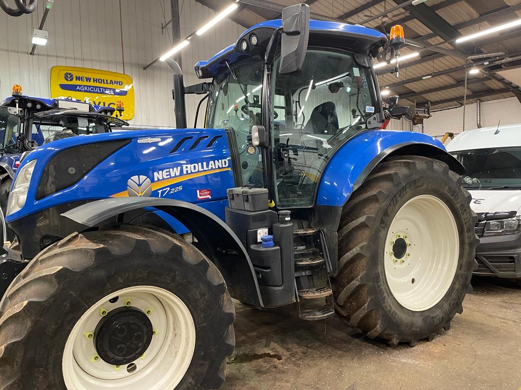 NEW HOLLAND T7.225 AC