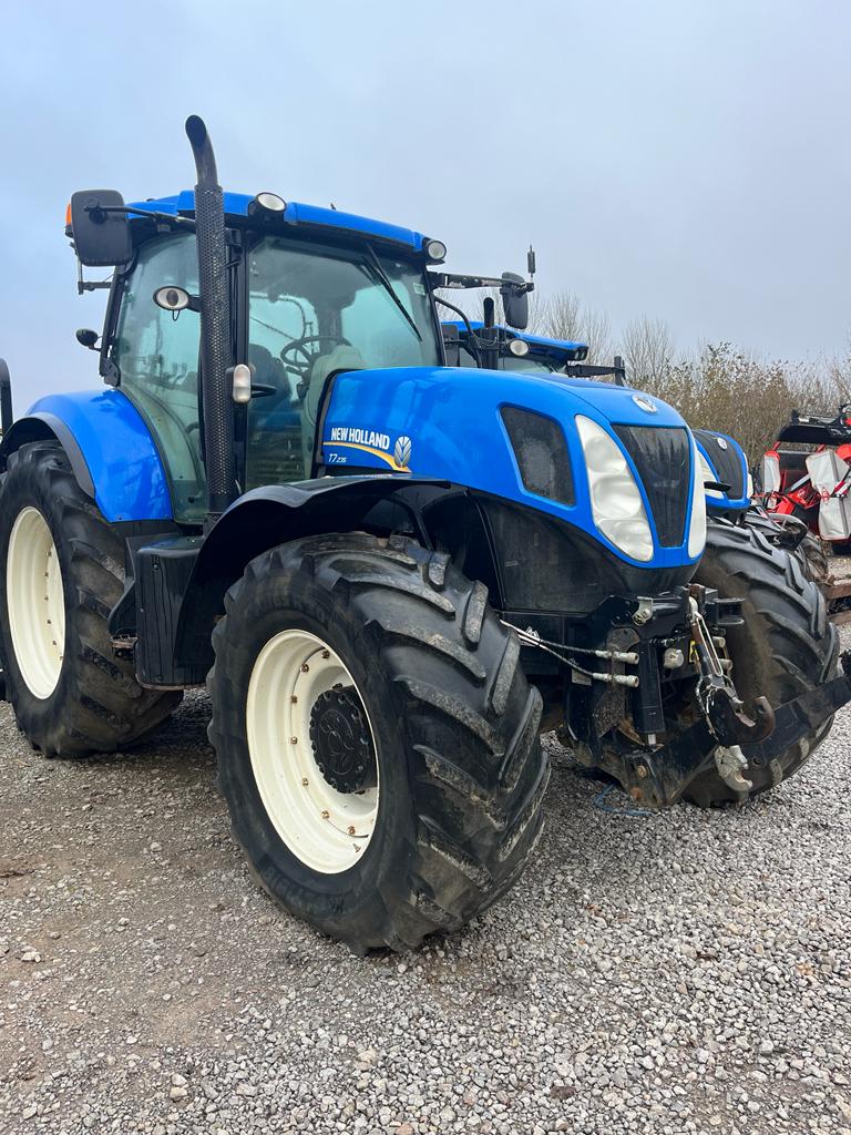 NEW HOLLAND T7.235
