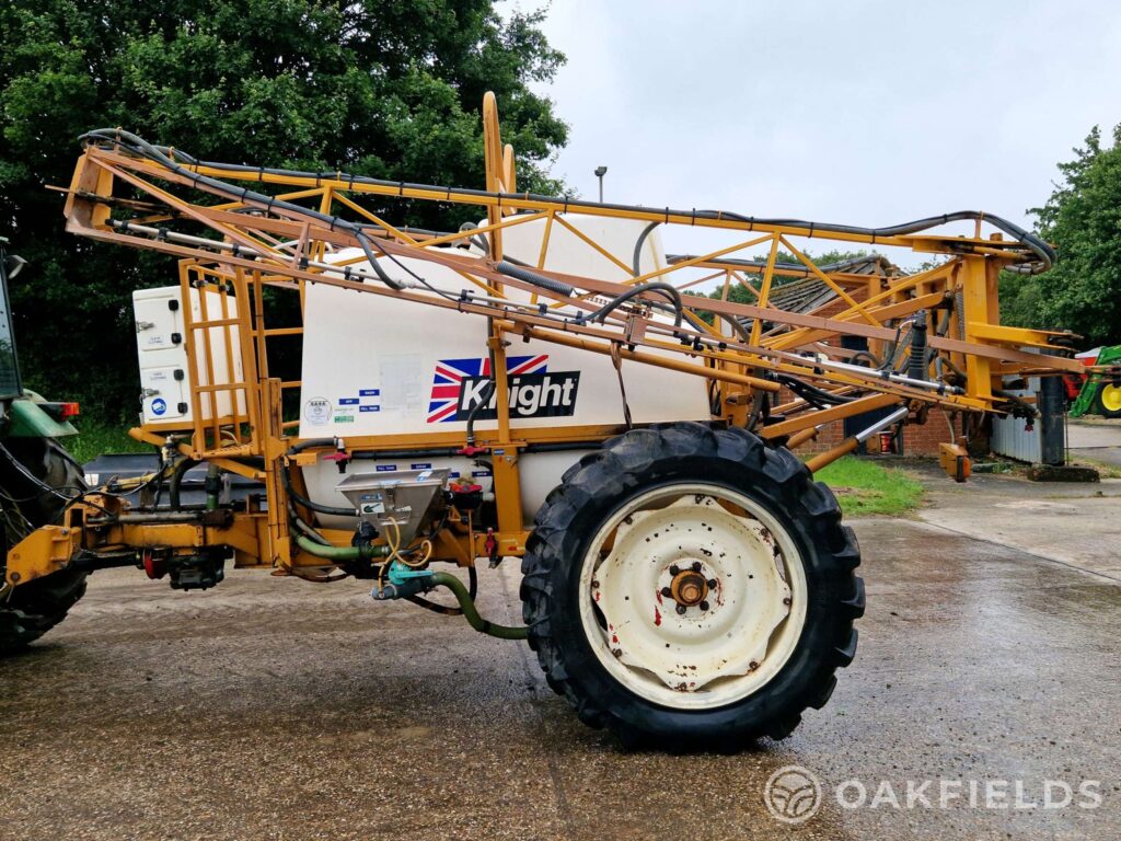 1996 Knight 2,500 litre trailer sprayer