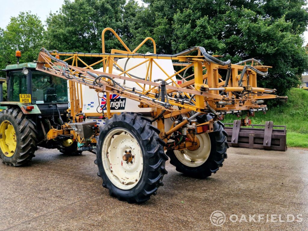 1996 Knight 2,500 litre trailer sprayer