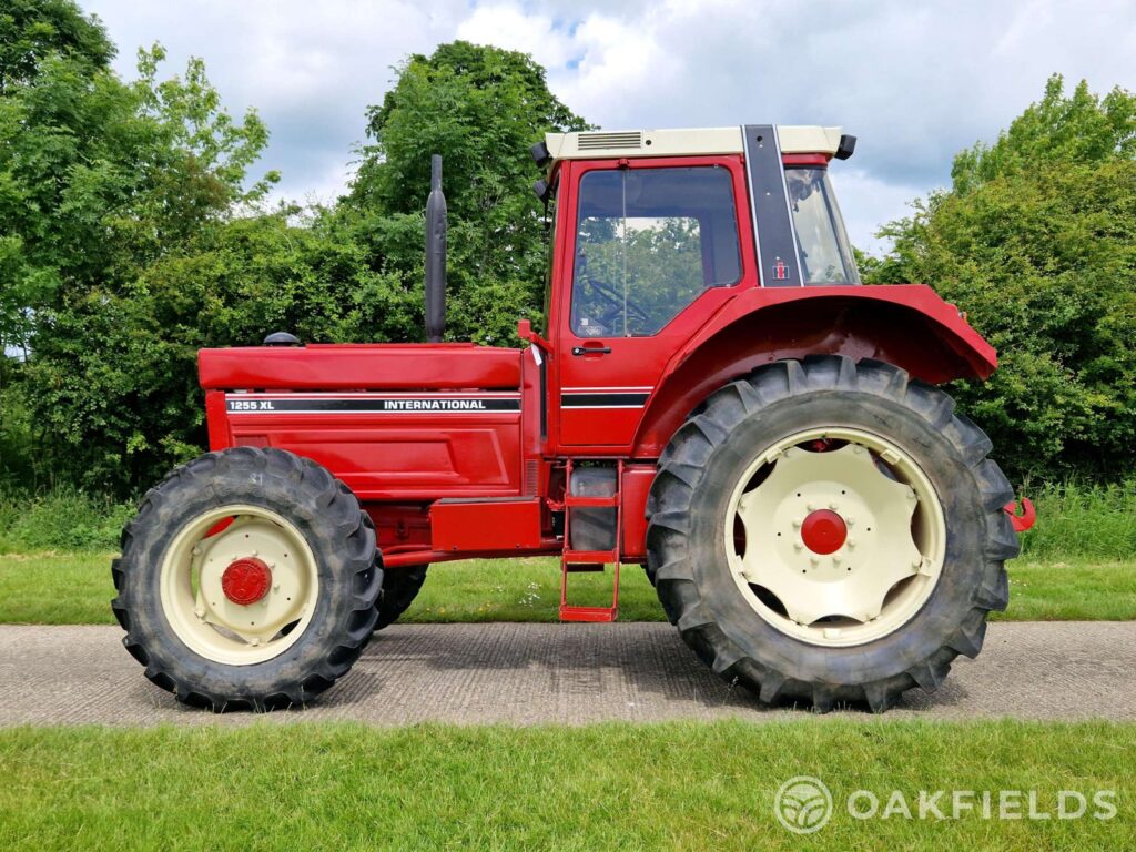 1982 International 1255XL 4WD Tractor