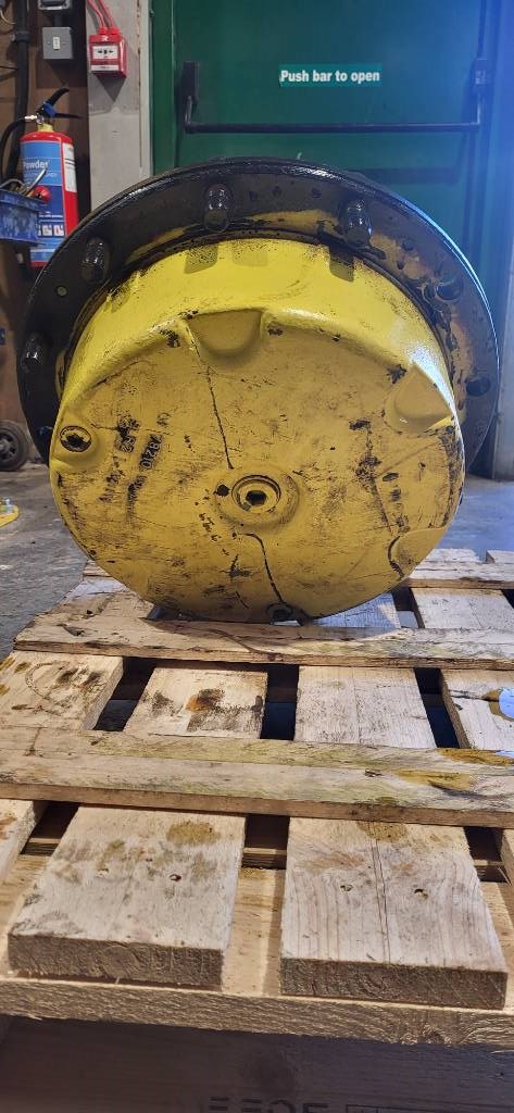 John Deere 1270 G FINAL DRIVE HUB LOK 197