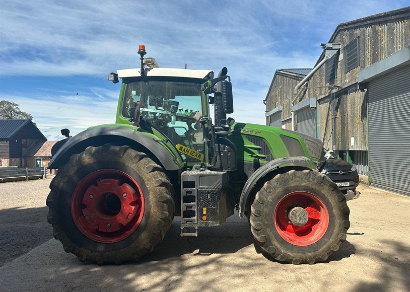 Fendt 828 Tractor