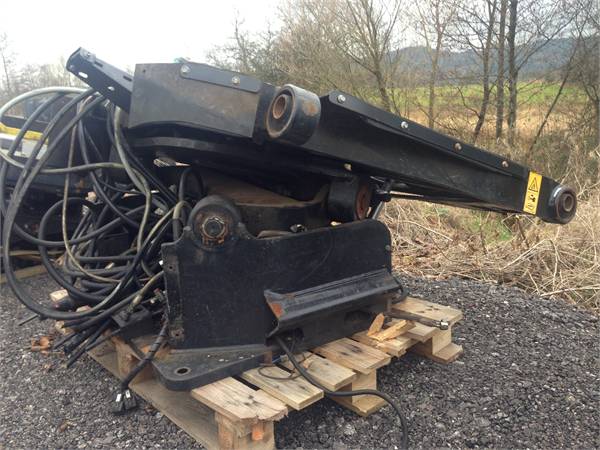 John Deere 1470D cab levelling