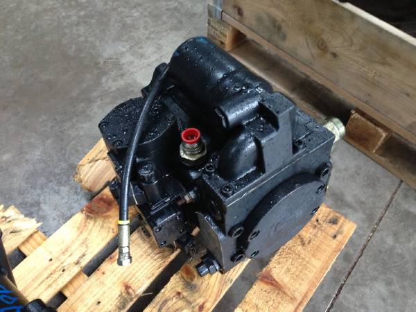 John Deere 1470D Trans pump F062534