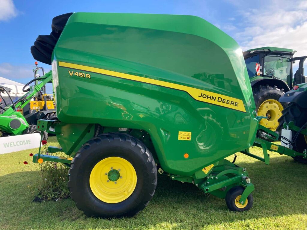 John Deere V451R