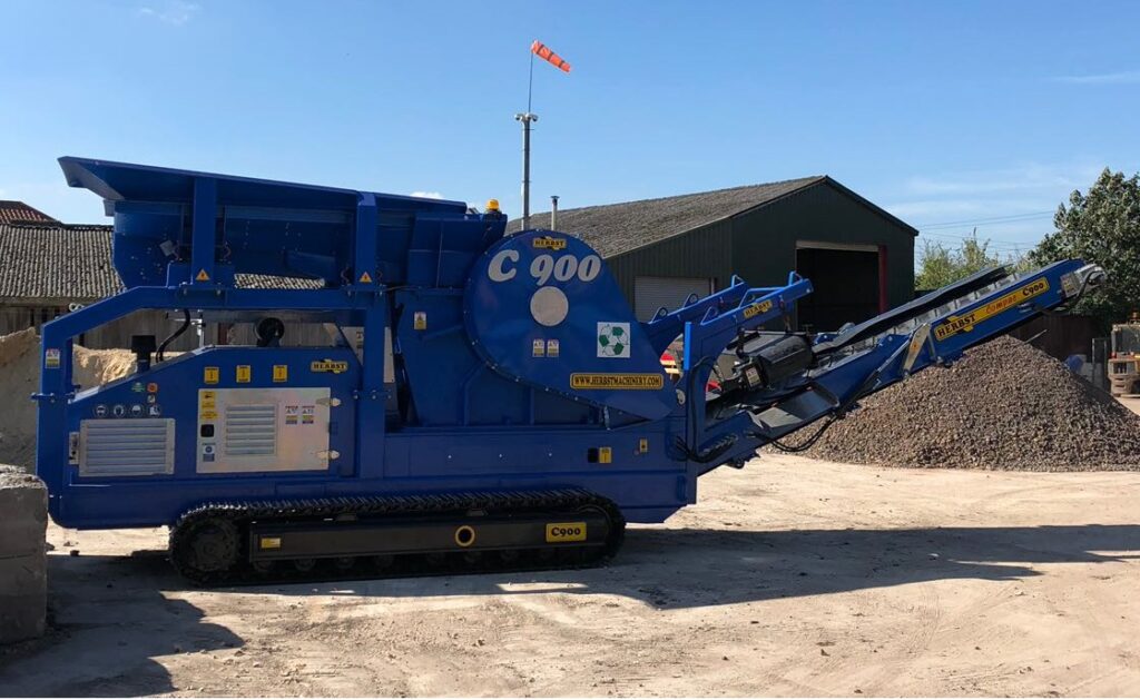 C900 TRACKED CRUSHER