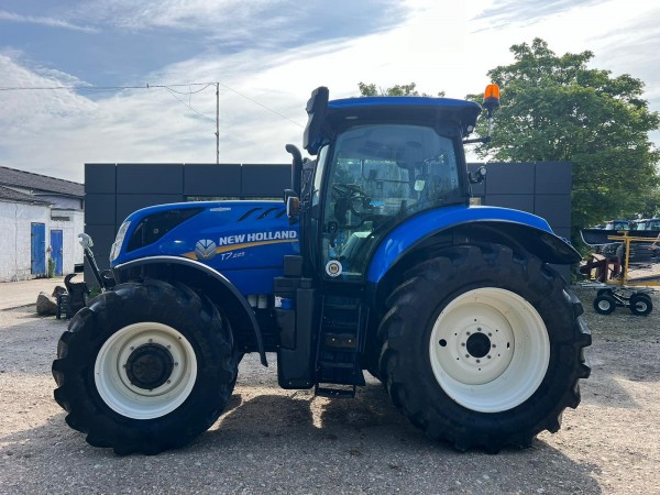 NEW HOLLAND T7.225