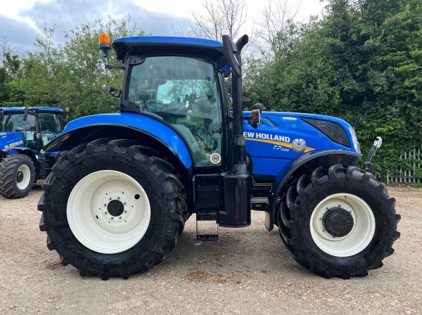 NEW HOLLAND T7.225