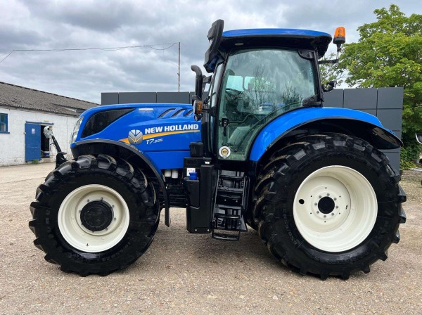 NEW HOLLAND T7.225