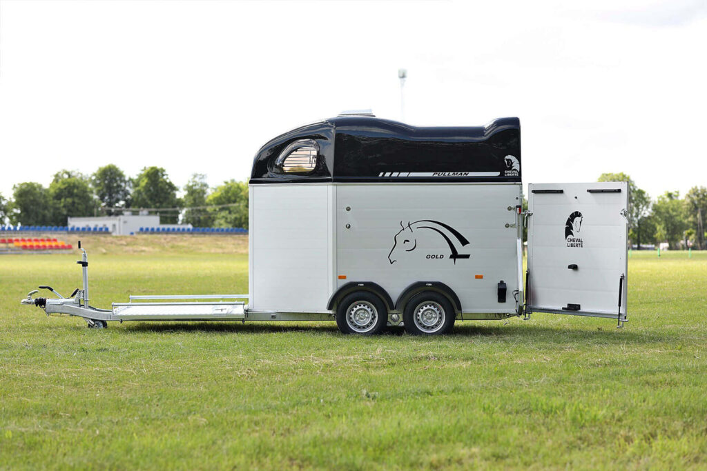 Cheval Liberte Hippomobile Horse Trailer