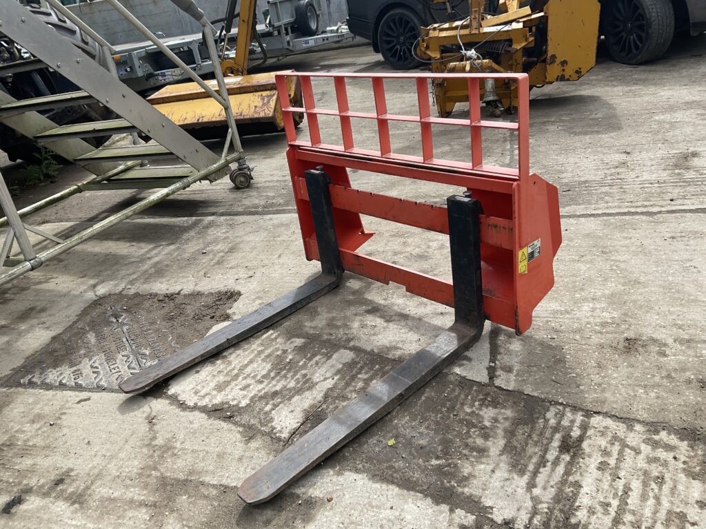 KUBOTA QPIT PALLET FORKS