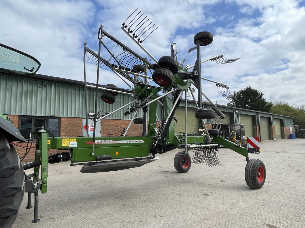 Fendt Former 880 Rake