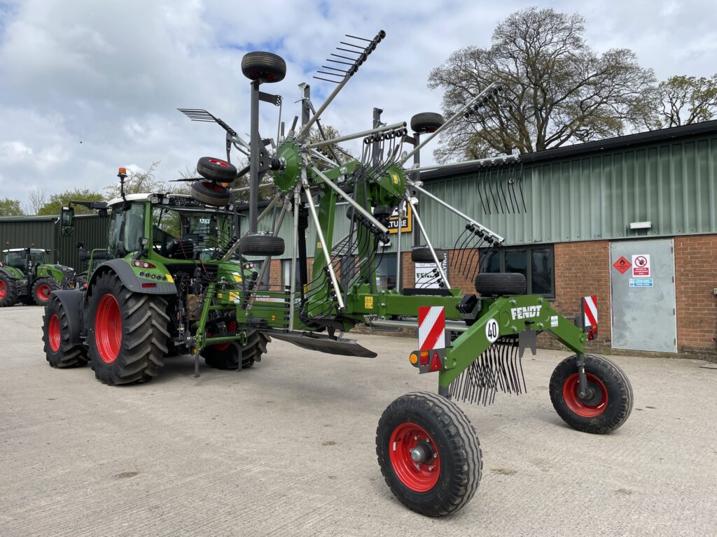 Fendt Former 880 Rake