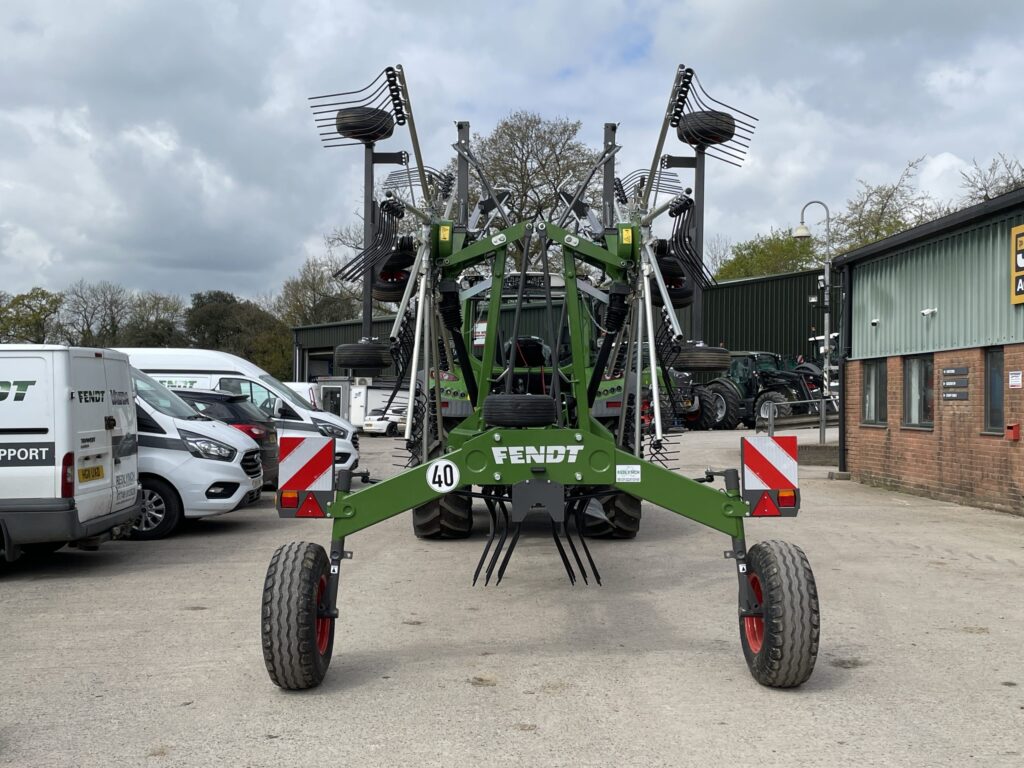 Fendt Former 880 Rake