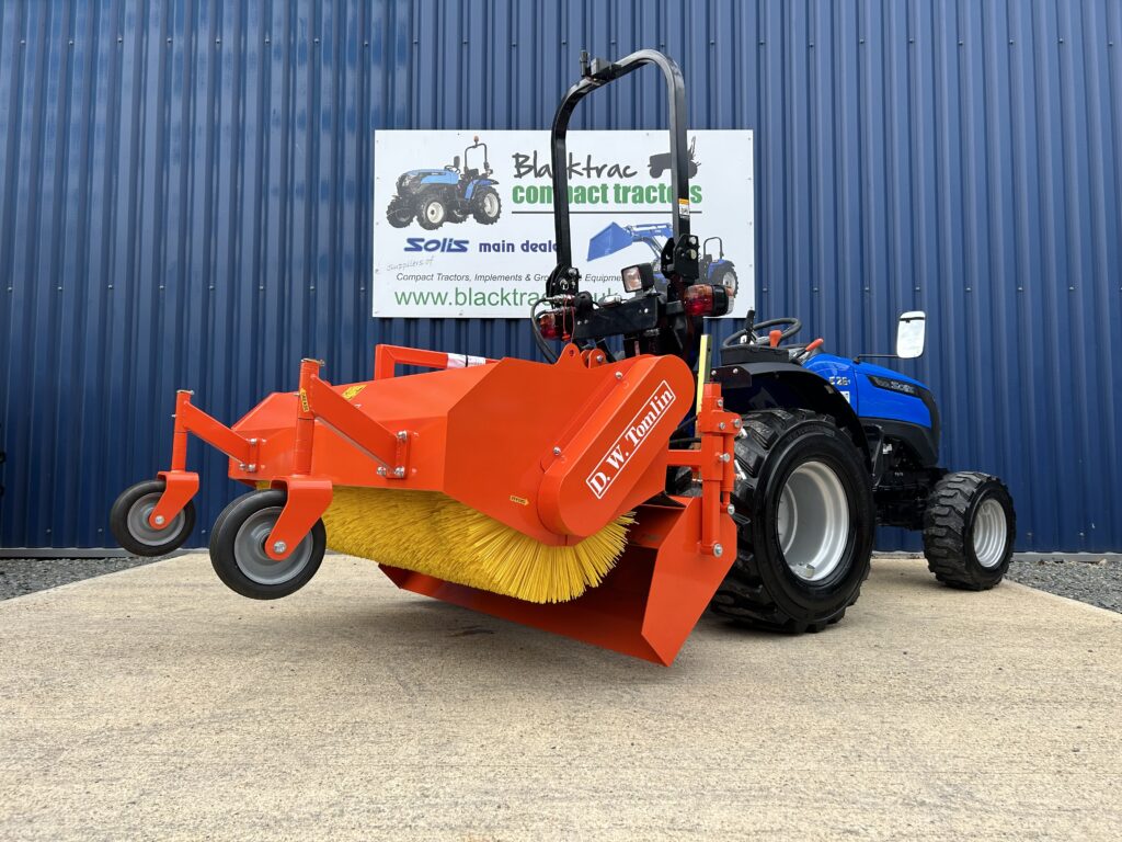 New DW Tomlin 1.5m Sweeper Brush With Hydraulic Emptying Collector