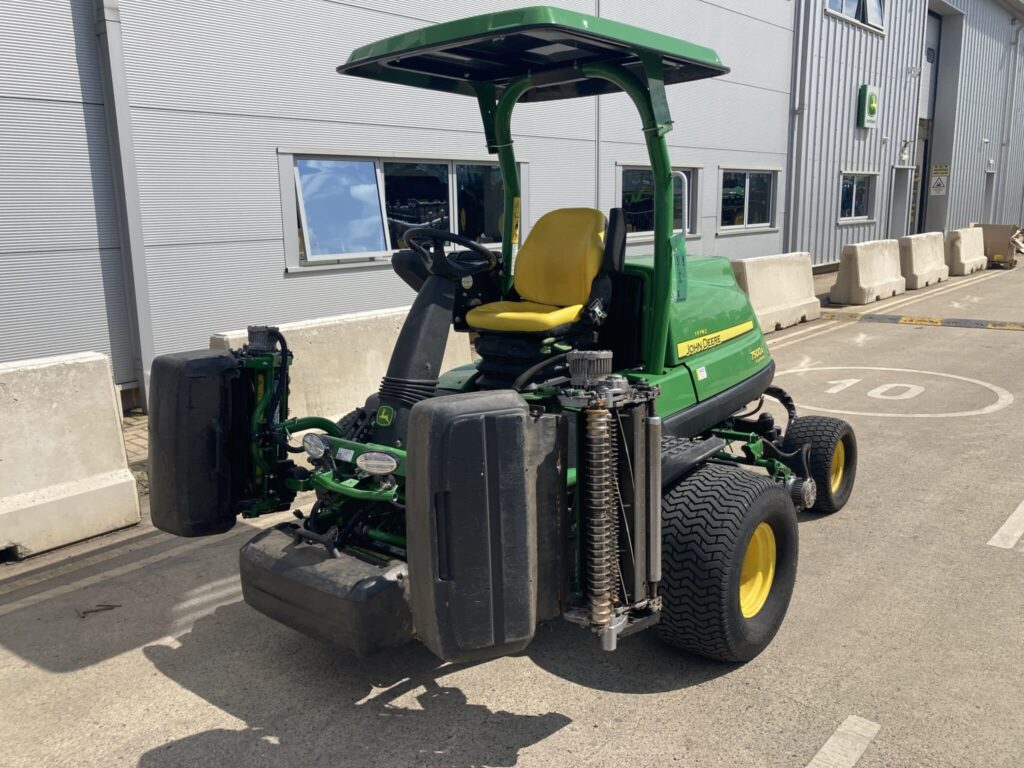 John Deere 7500AE fairway mower