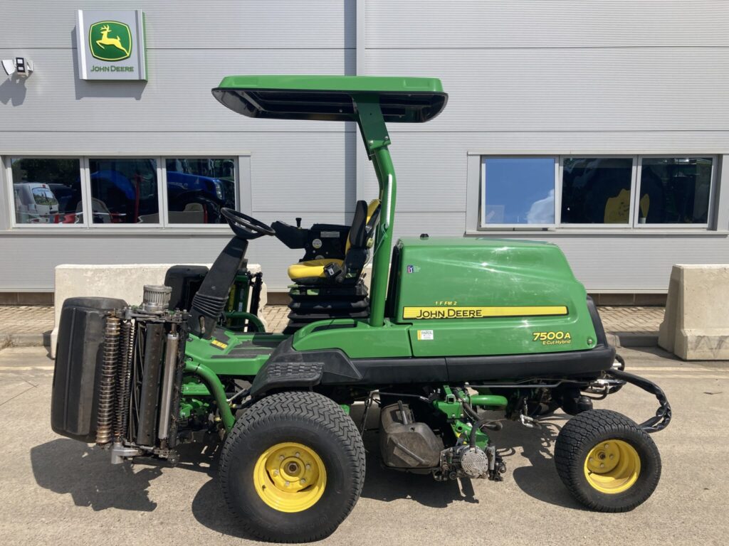 John Deere 7500AE fairway mower