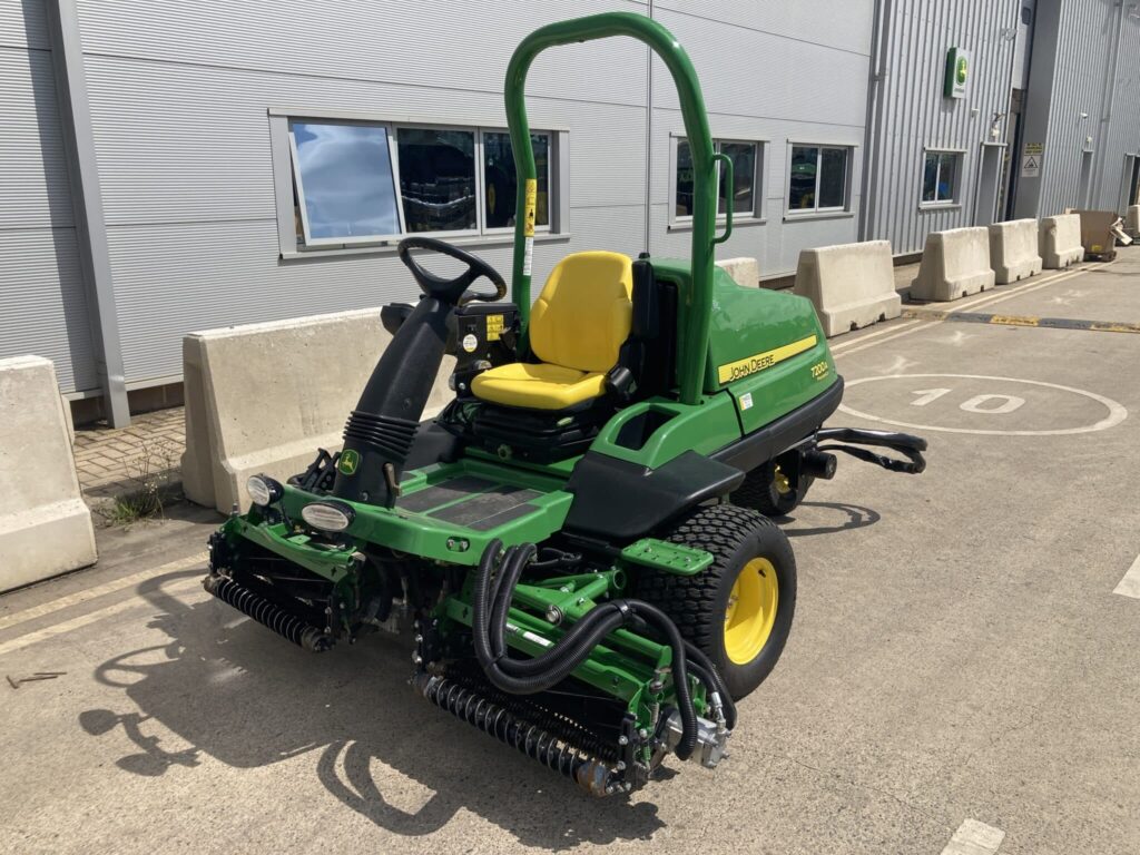 John Deere 7200A utility mower