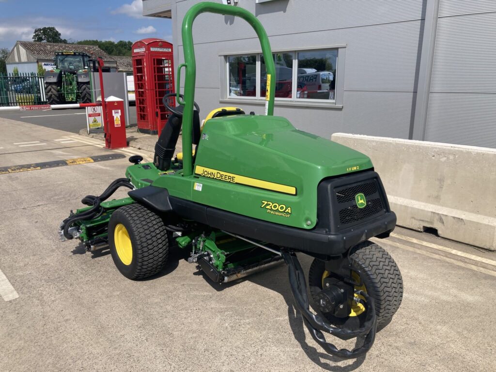 John Deere 7200A utility mower