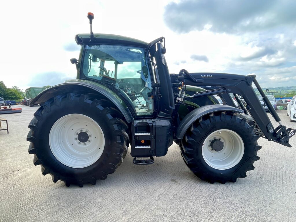 Valtra N175