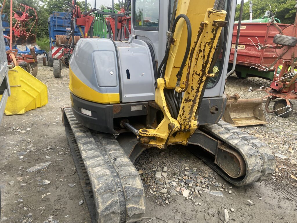 NEW HOLLAND E50-2 5 TON DIGGER