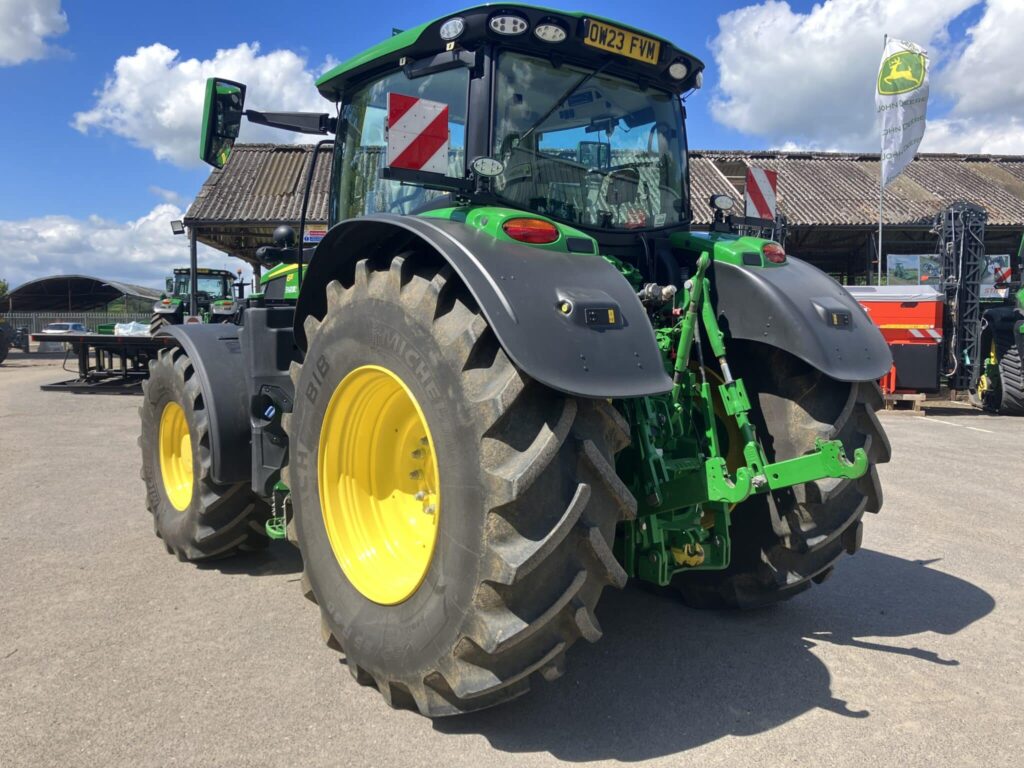 John Deere 6R 215