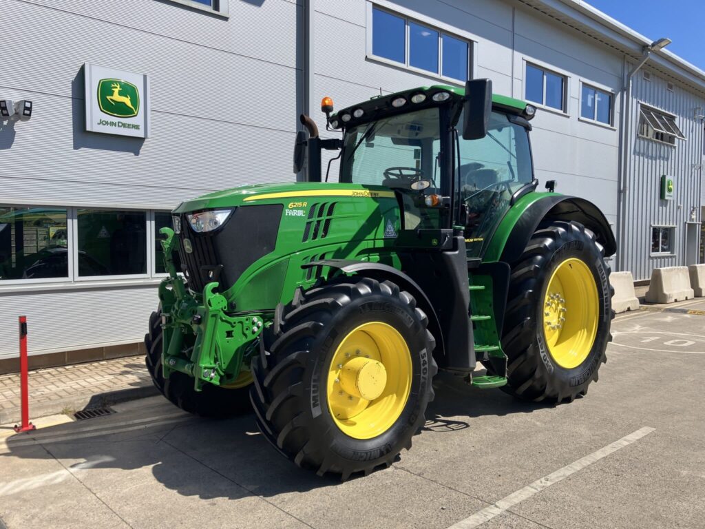 John Deere 6215R